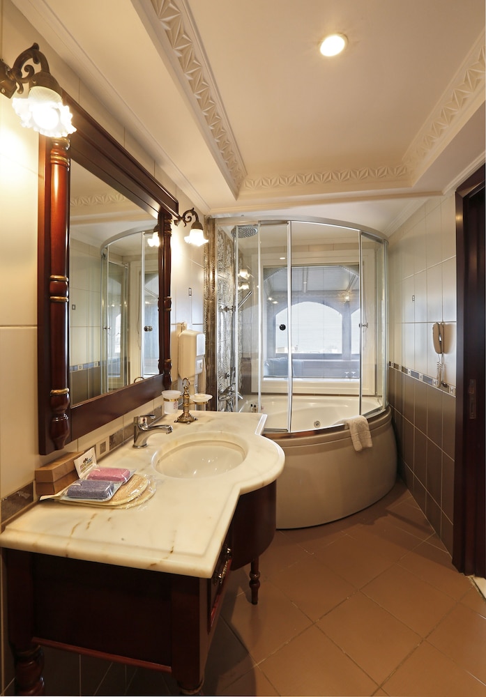 Sultanahmet Palace Hotel - Special Class — Hotel rooms in Istanbul, Istanbul