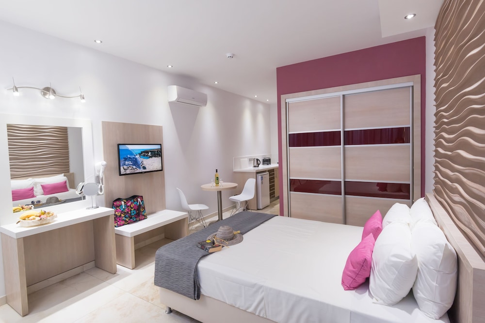 Loutsiana Hotel Apts — Hotel rooms in Ayia Napa, Famagusta Region