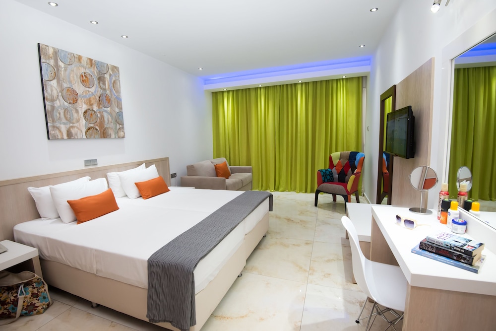 Loutsiana Hotel Apts — Hotel rooms in Ayia Napa, Famagusta Region