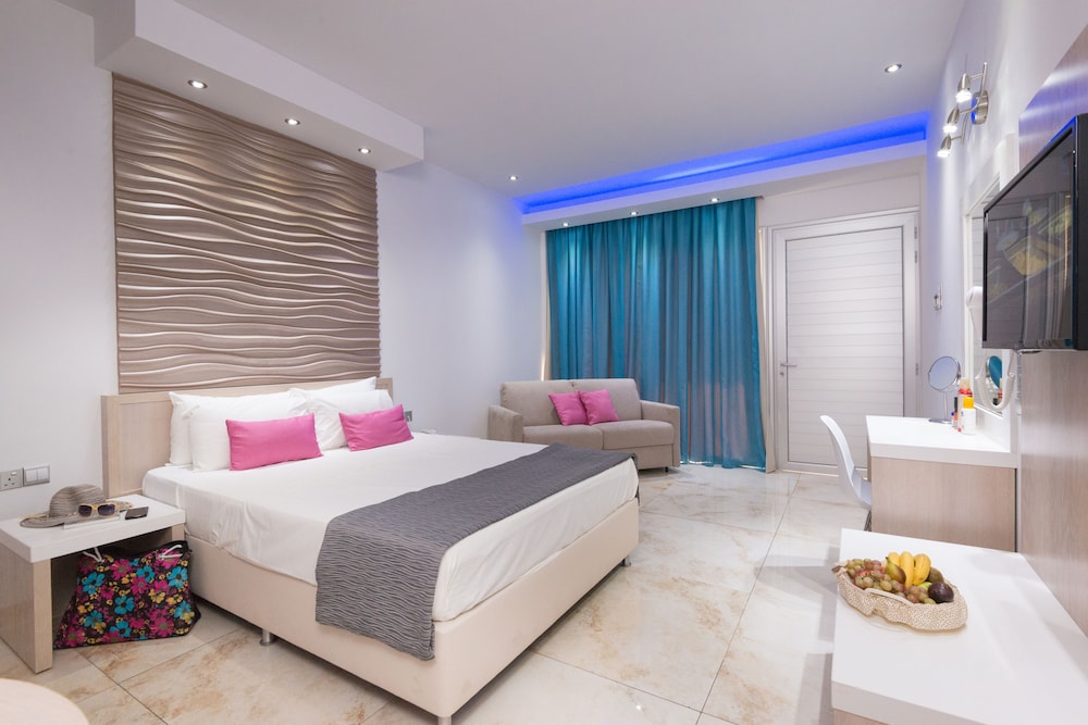 Loutsiana Hotel Apts — Hotel rooms in Ayia Napa, Famagusta Region