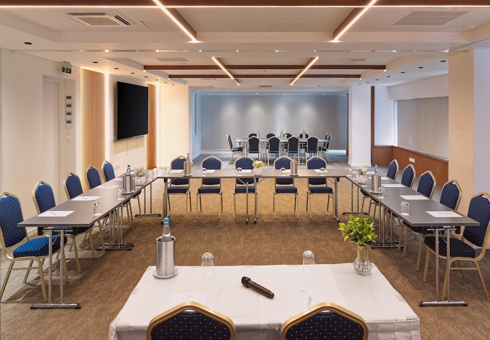Pefkos Hotel — Hotel building in Limassol, Limassol Region