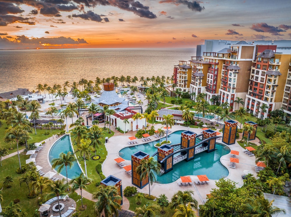 Villa del Palmar Cancun Luxury Beach Resort & Spa — Swimming pool in Playa Mujeres, Quintana Roo