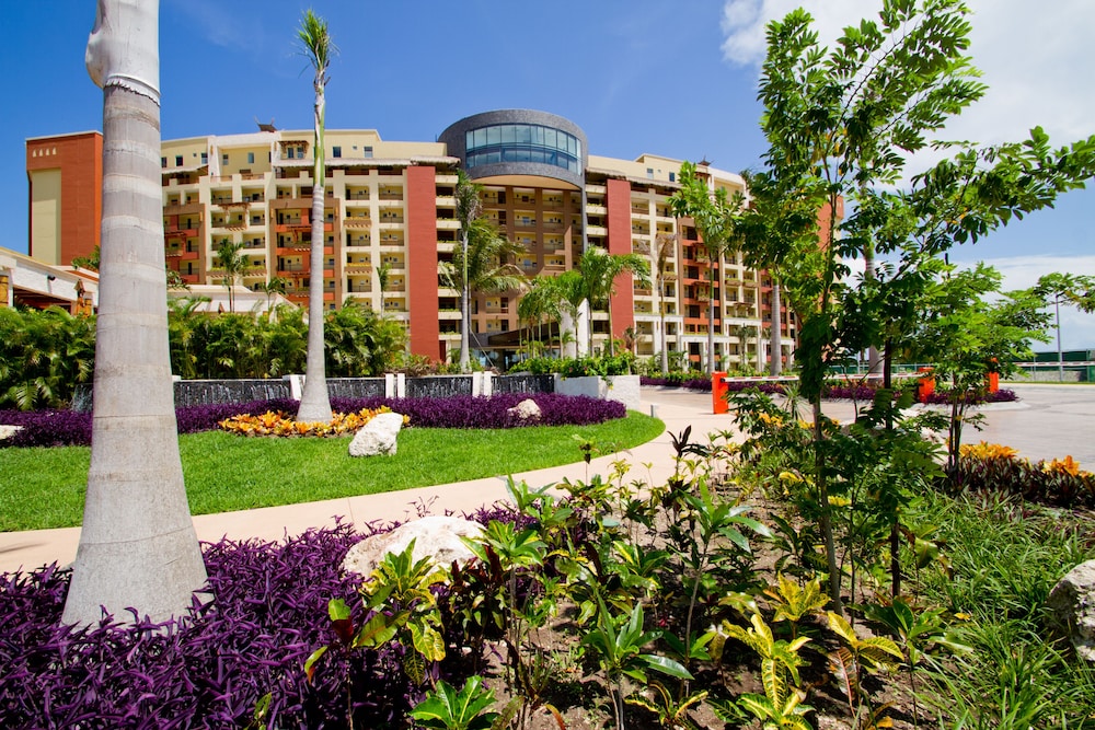 Villa del Palmar Cancun Luxury Beach Resort & Spa — Hotel building in Playa Mujeres, Quintana Roo