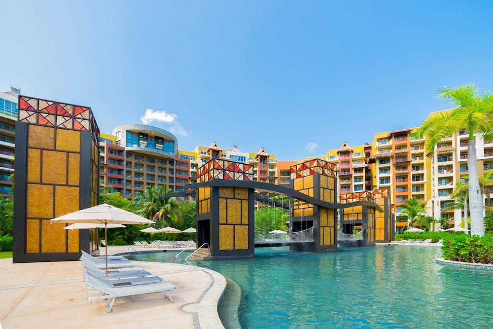 Villa del Palmar Cancun Luxury Beach Resort & Spa — Swimming pool in Playa Mujeres, Quintana Roo
