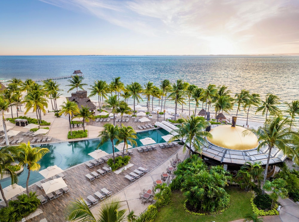 Villa del Palmar Cancun Luxury Beach Resort & Spa — Swimming pool in Playa Mujeres, Quintana Roo