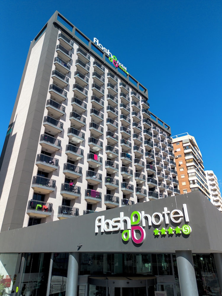 Flash Hotel – Adults recommended - zdjęcie 3