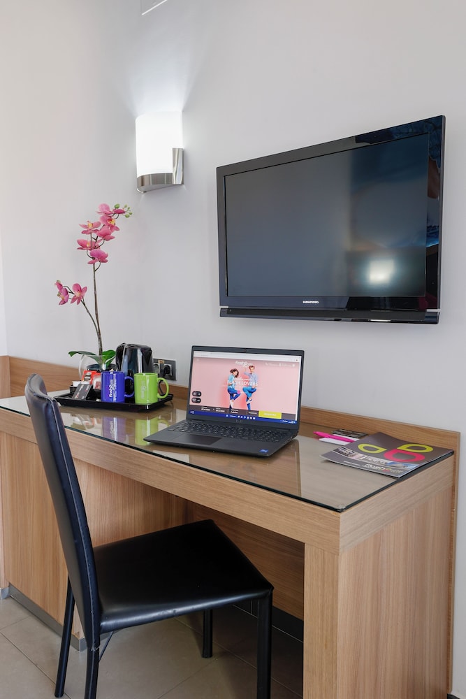 Flash Hotel – Adults recommended — Hotel rooms in Benidorm, Valencian Community