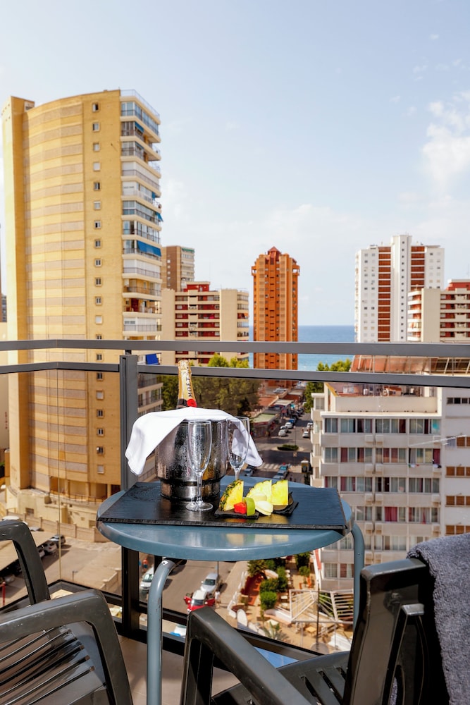 Flash Hotel – Adults recommended — Hotel rooms in Benidorm, Valencian Community