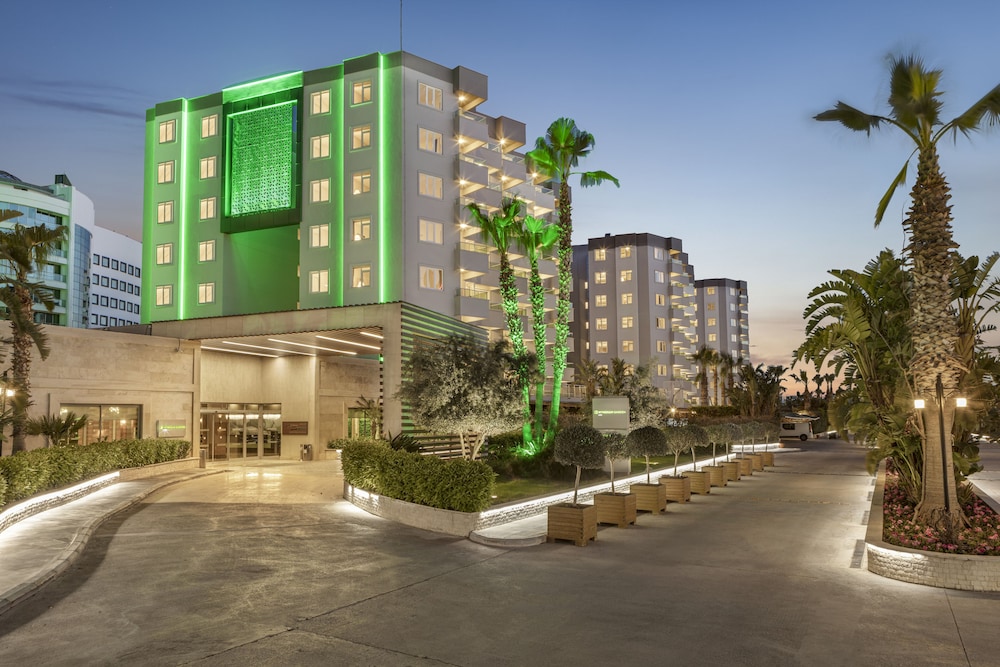 Wyndham Garden Lara — Hotel building in Lara