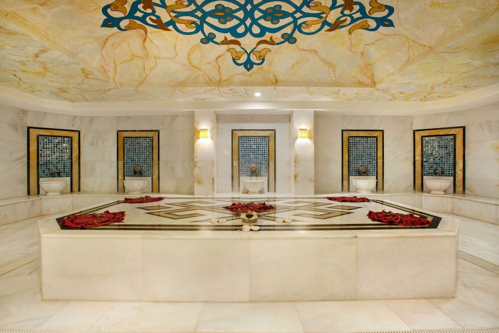 Wyndham Garden Lara — Spa in Lara