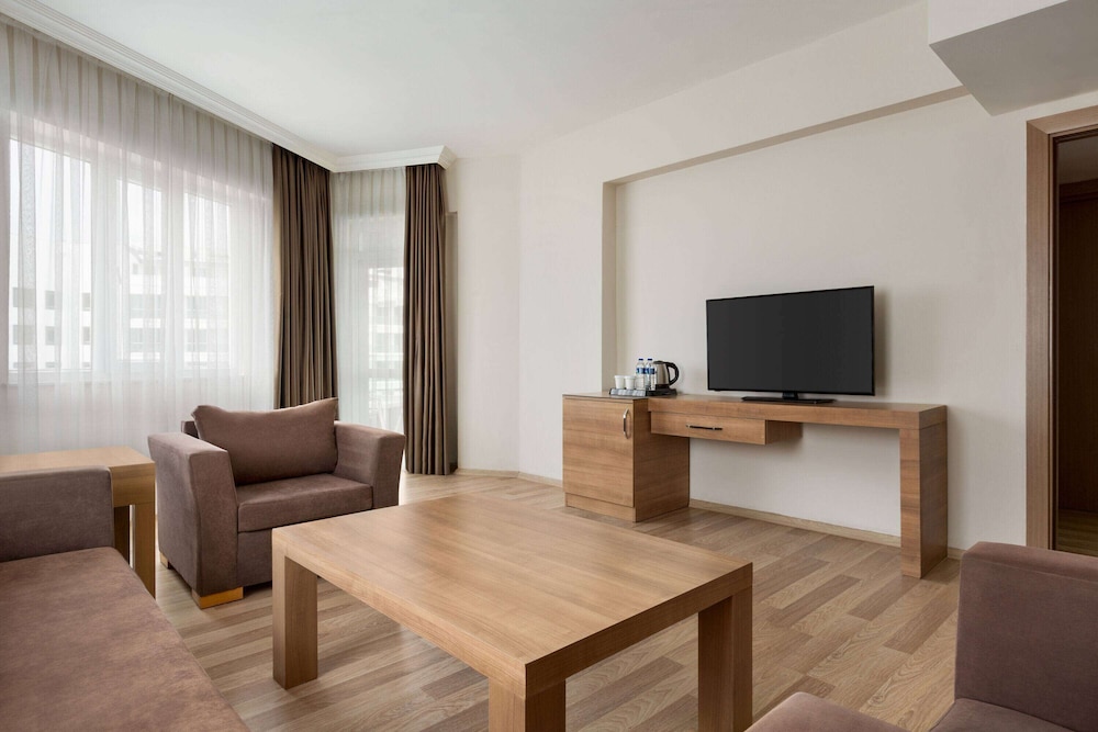 Wyndham Garden Lara — Hotel rooms in Lara