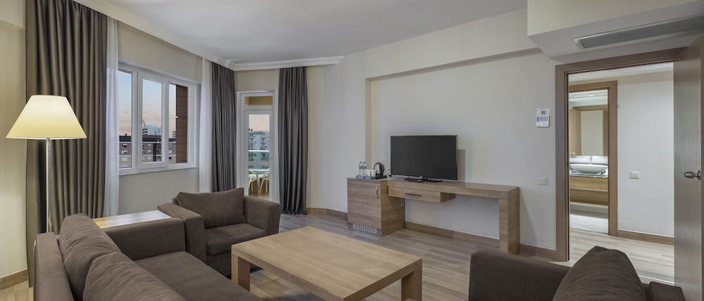 Wyndham Garden Lara — Hotel rooms in Lara