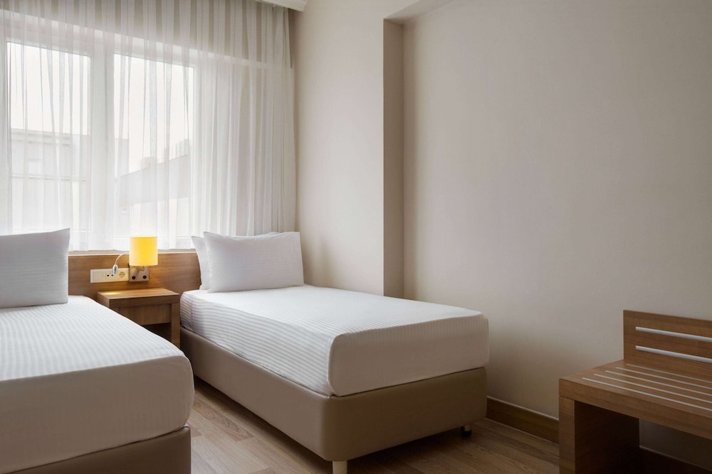 Wyndham Garden Lara — Hotel rooms in Lara