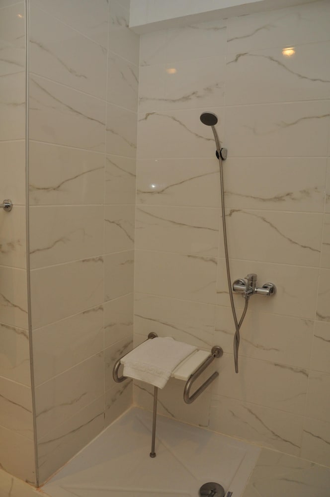 Wyndham Garden Lara — Hotel rooms in Lara