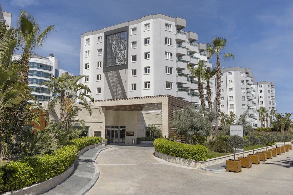 Wyndham Garden Lara — Hotel building in Lara