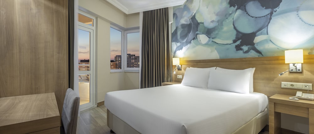 Wyndham Garden Lara — Hotel rooms in Lara