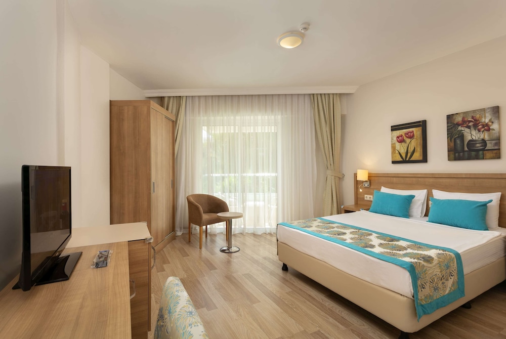 Wyndham Garden Lara — Hotel rooms in Lara