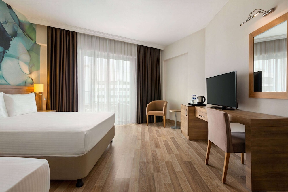 Wyndham Garden Lara — Hotel rooms in Lara