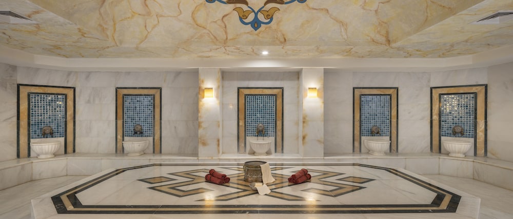 Wyndham Garden Lara — Spa in Lara
