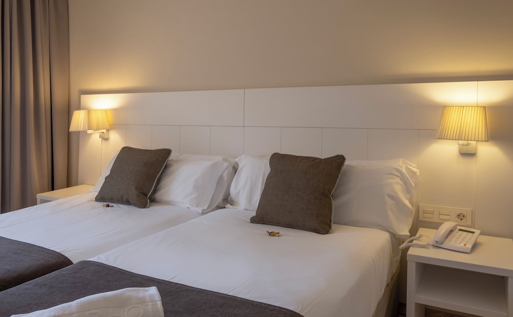 Hotel Rosamar Maxim - Adults Only +21 — Hotel rooms in Lloret de Mar, Catalonia
