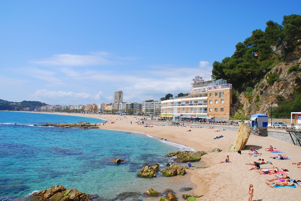 Hotel Rosamar Maxim - Adults Only +21 — Beach in Lloret de Mar, Catalonia
