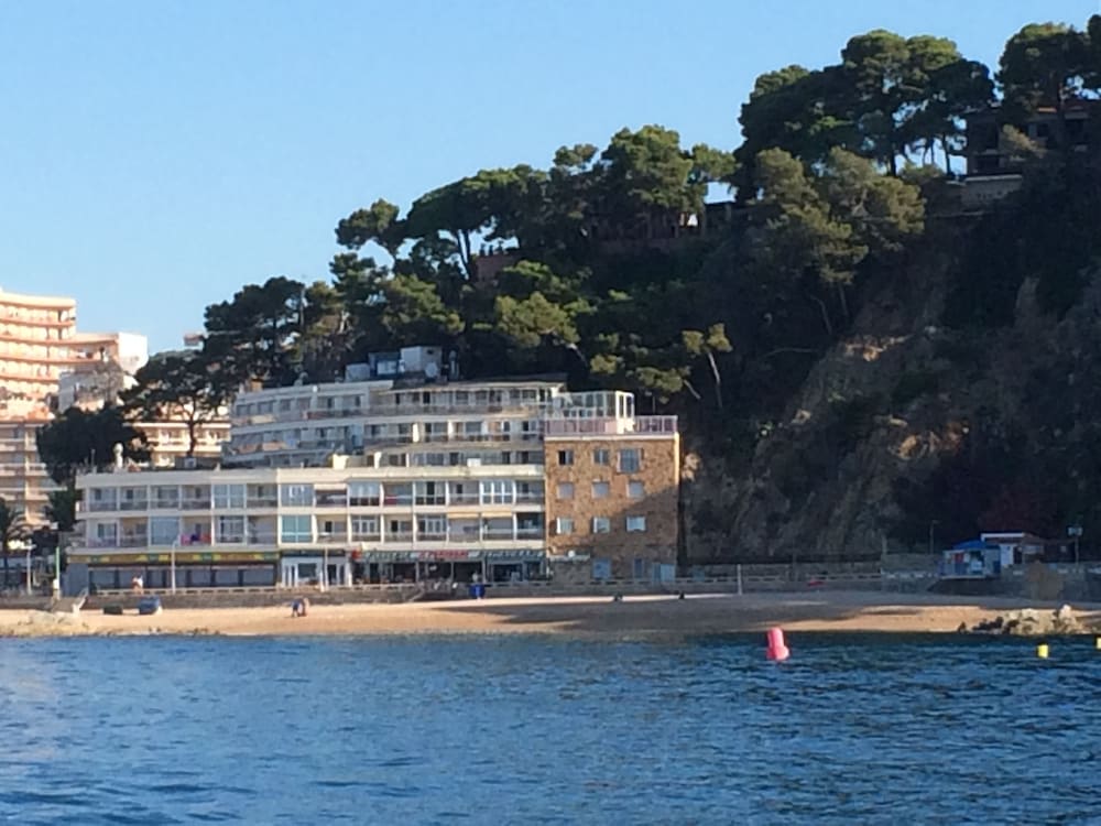 Hotel Rosamar Maxim - Adults Only +21 — Hotel building in Lloret de Mar, Catalonia