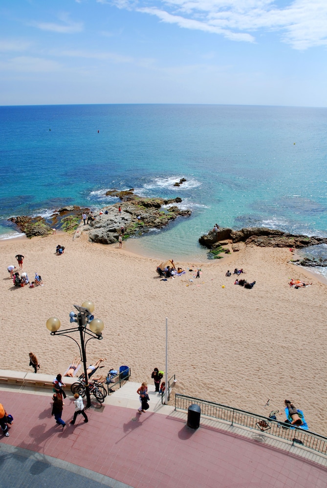 Hotel Rosamar Maxim - Adults Only +21 — Beach in Lloret de Mar, Catalonia