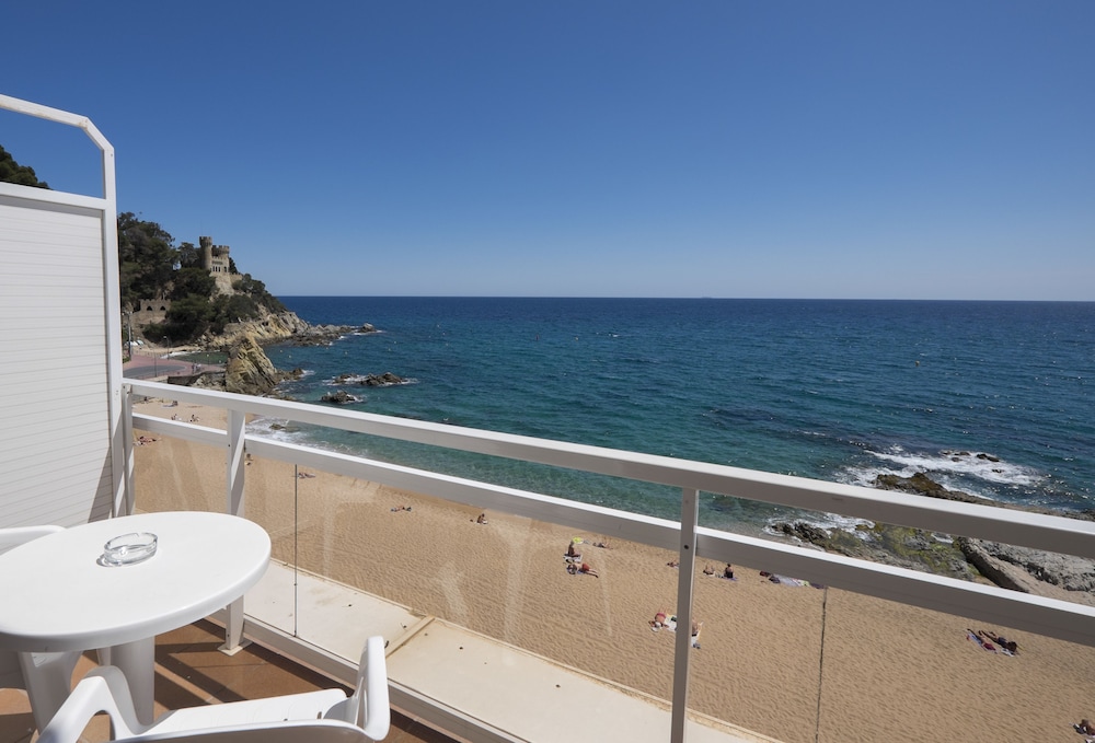 Hotel Rosamar Maxim - Adults Only +21 — Beach in Lloret de Mar, Catalonia