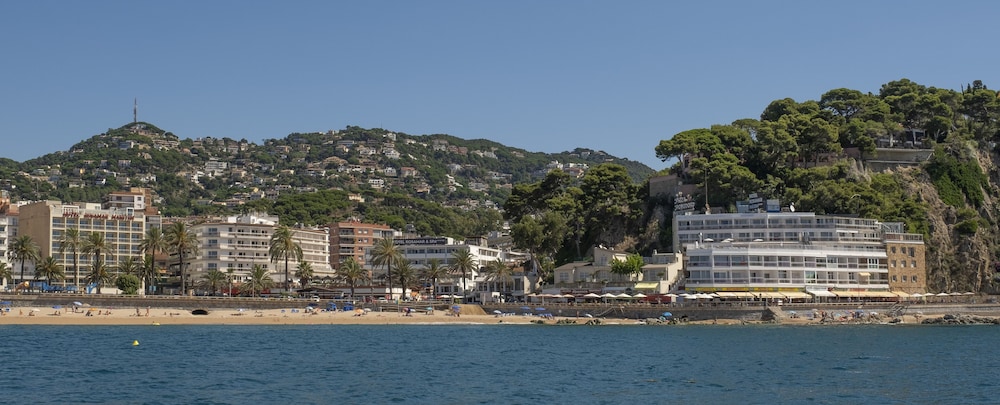 Hotel Rosamar Maxim - Adults Only +21 — Beach in Lloret de Mar, Catalonia