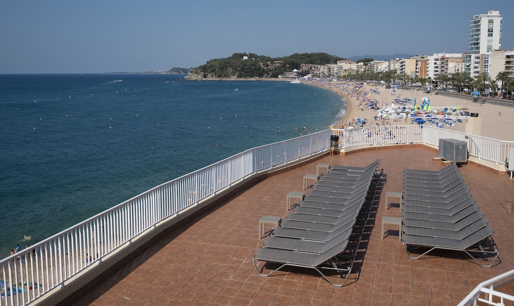 Hotel Rosamar Maxim - Adults Only +21 — Beach in Lloret de Mar, Catalonia