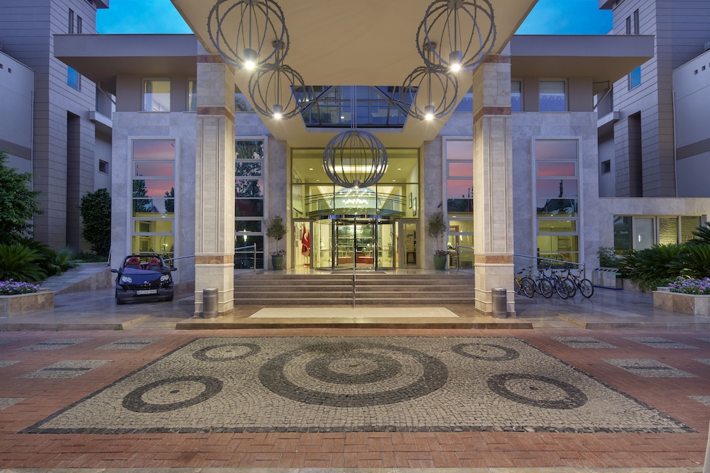 TUI Blue Xanthe-All Inclusive — Hotel building in Side