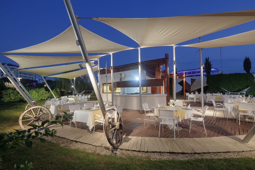 TUI Blue Xanthe-All Inclusive — Restaurant & bars in Side