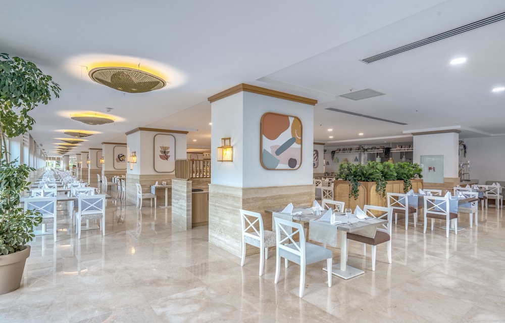 TUI Blue Xanthe-All Inclusive — Restaurant & bars in Side