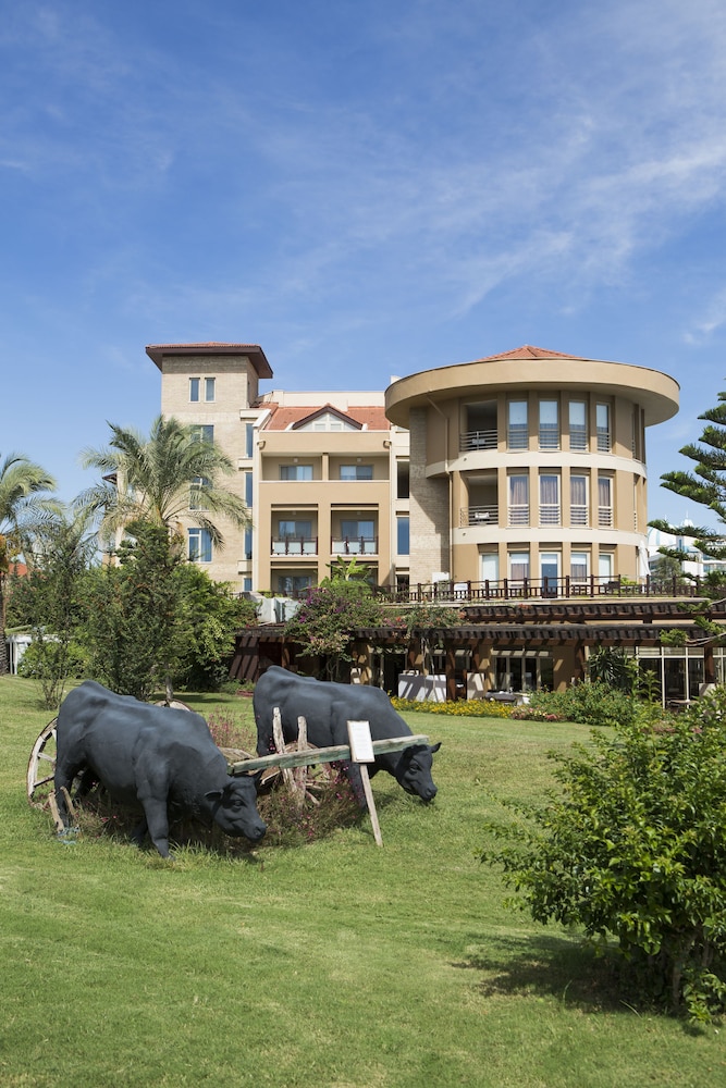 TUI Blue Xanthe-All Inclusive — Hotel building in Side