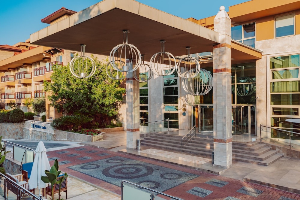TUI Blue Xanthe-All Inclusive — Hotel building in Side