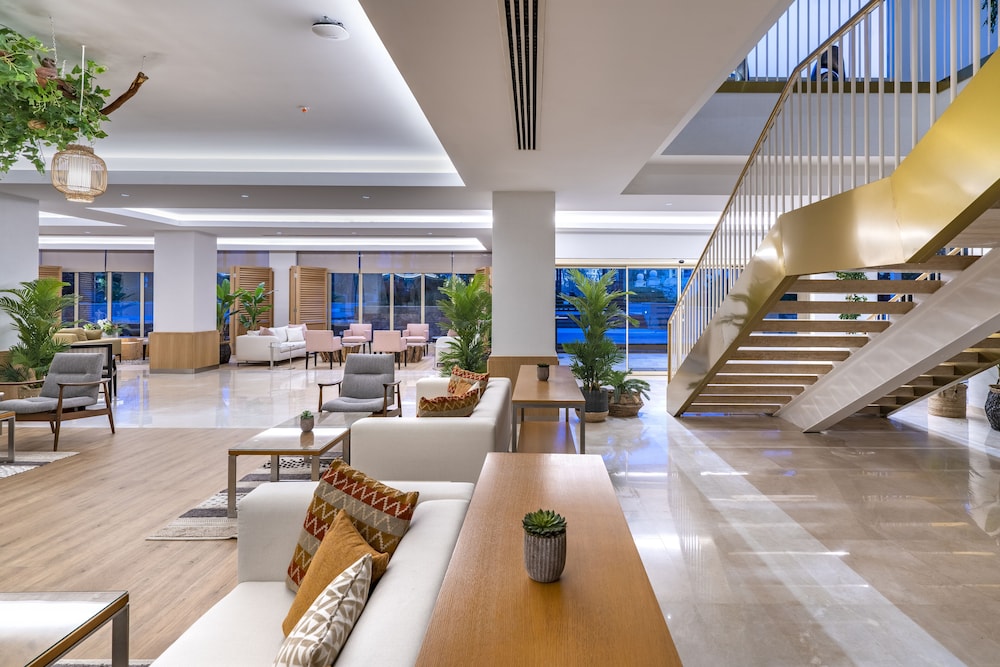 TUI Blue Xanthe-All Inclusive — Hotel building in Side