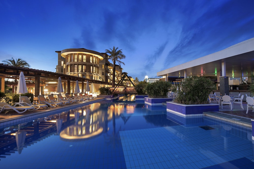 TUI Blue Xanthe-All Inclusive — Swimming pool in Side