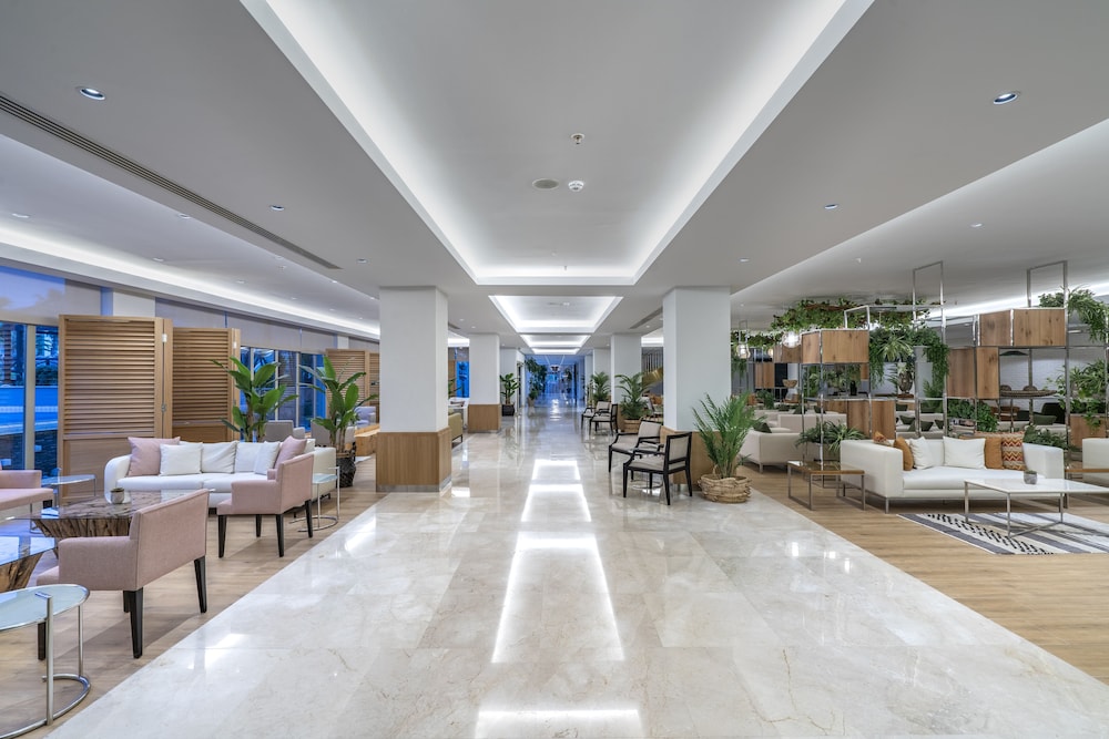 TUI Blue Xanthe-All Inclusive — Hotel building in Side