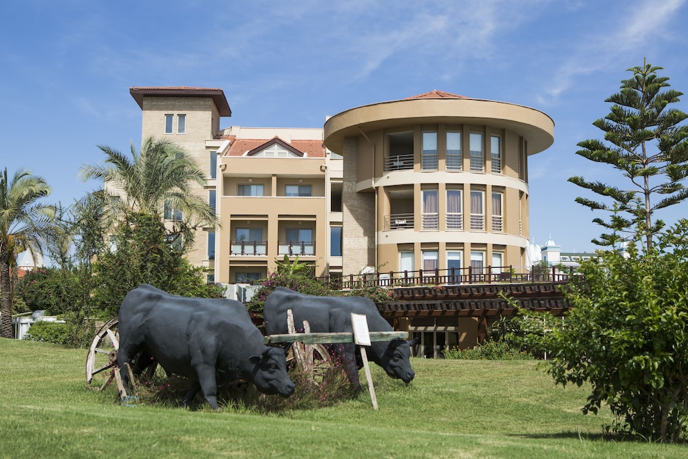 TUI Blue Xanthe-All Inclusive — Hotel building in Side