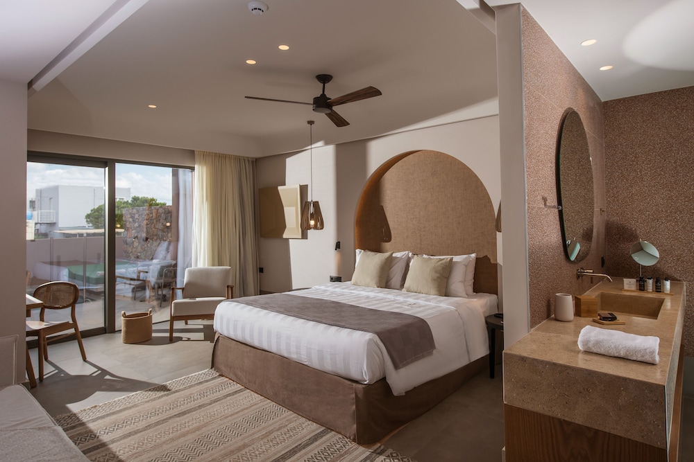 Paralos Venus Suites - Adults Only — Hotel rooms in Hersonissos