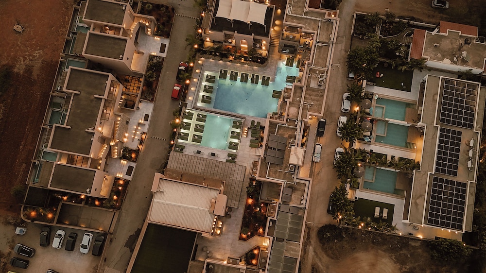 Paralos Venus Suites - Adults Only — Swimming pool in Hersonissos