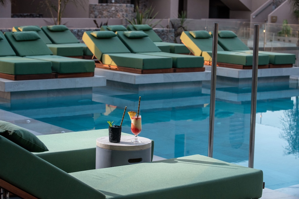 Paralos Venus Suites - Adults Only — Swimming pool in Hersonissos