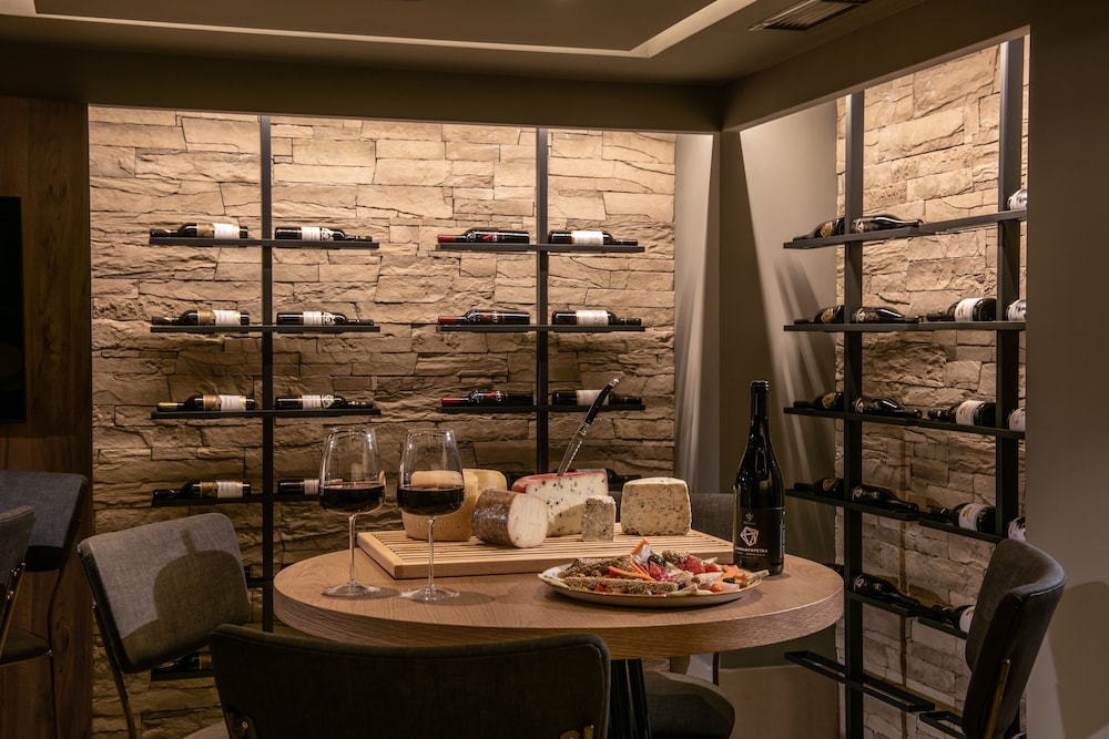 Paralos Venus Suites - Adults Only — Restaurant & bars in Hersonissos