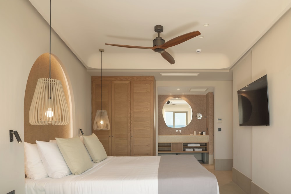 Paralos Venus Suites - Adults Only — Hotel rooms in Hersonissos