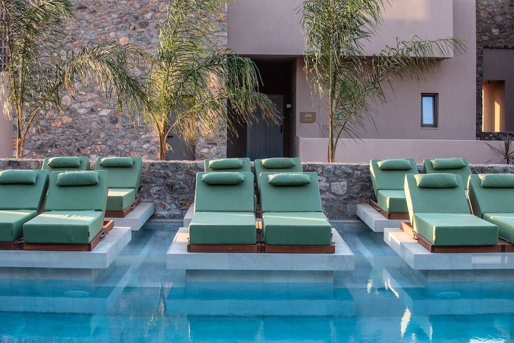 Paralos Venus Suites - Adults Only — Swimming pool in Hersonissos