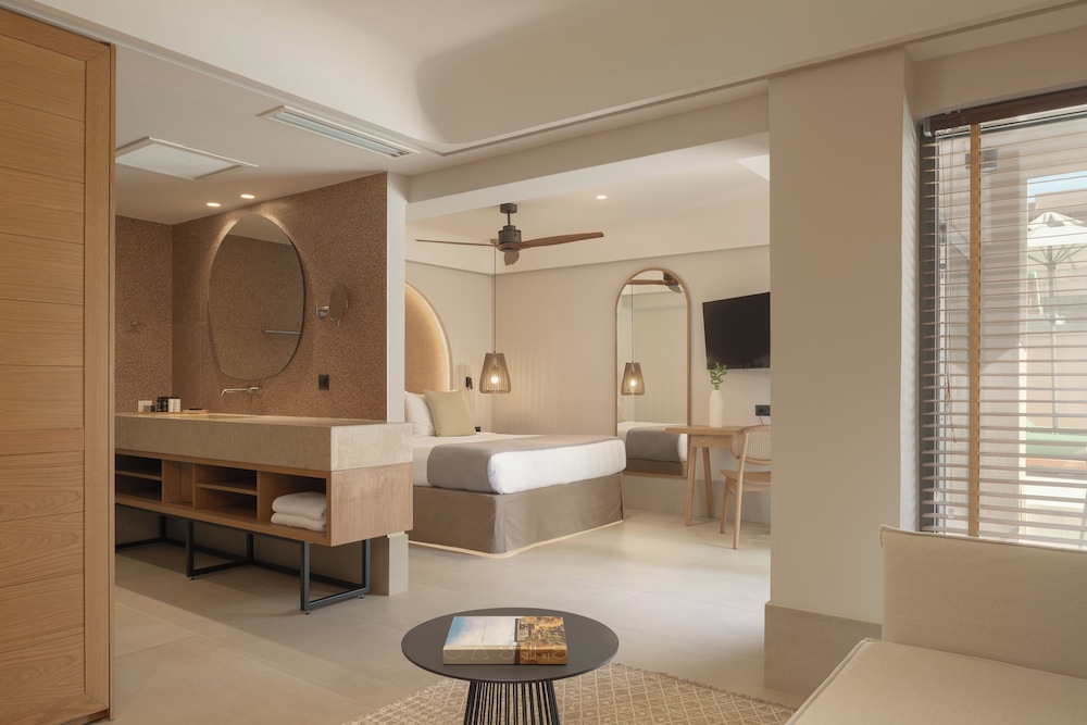 Paralos Venus Suites - Adults Only — Hotel rooms in Hersonissos