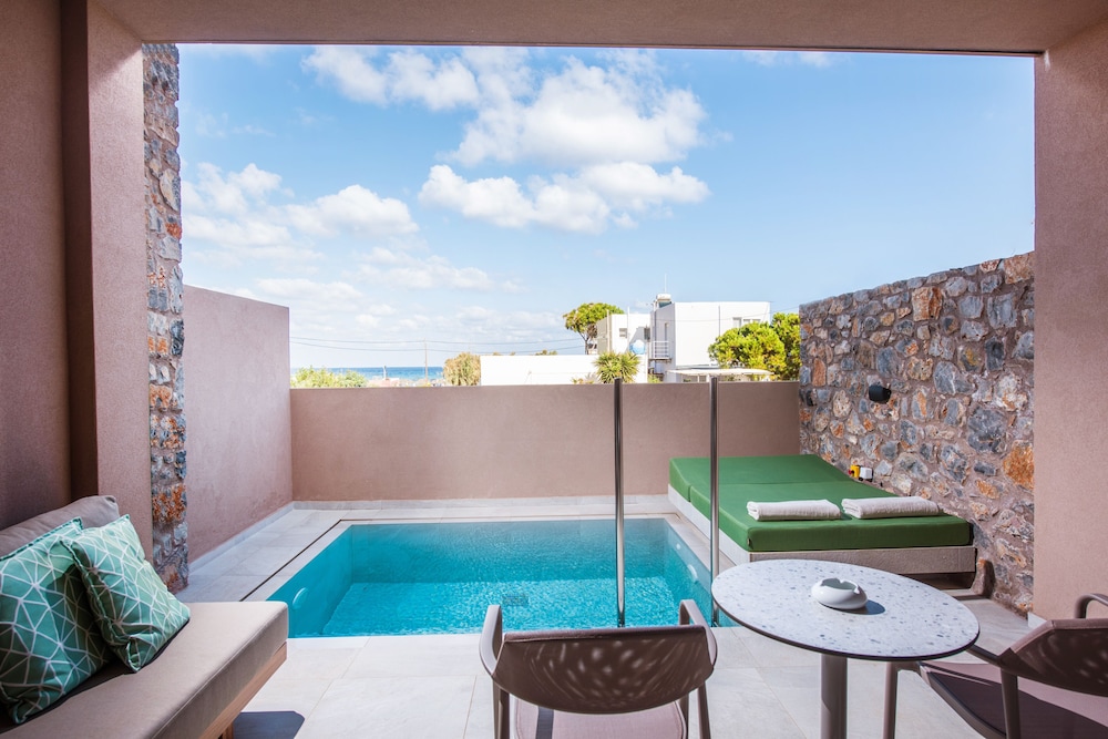 Paralos Venus Suites - Adults Only — Swimming pool in Hersonissos
