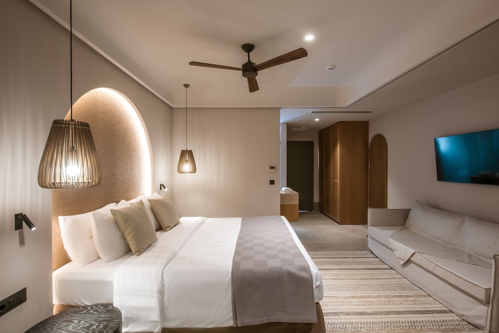 Paralos Venus Suites - Adults Only — Hotel rooms in Hersonissos