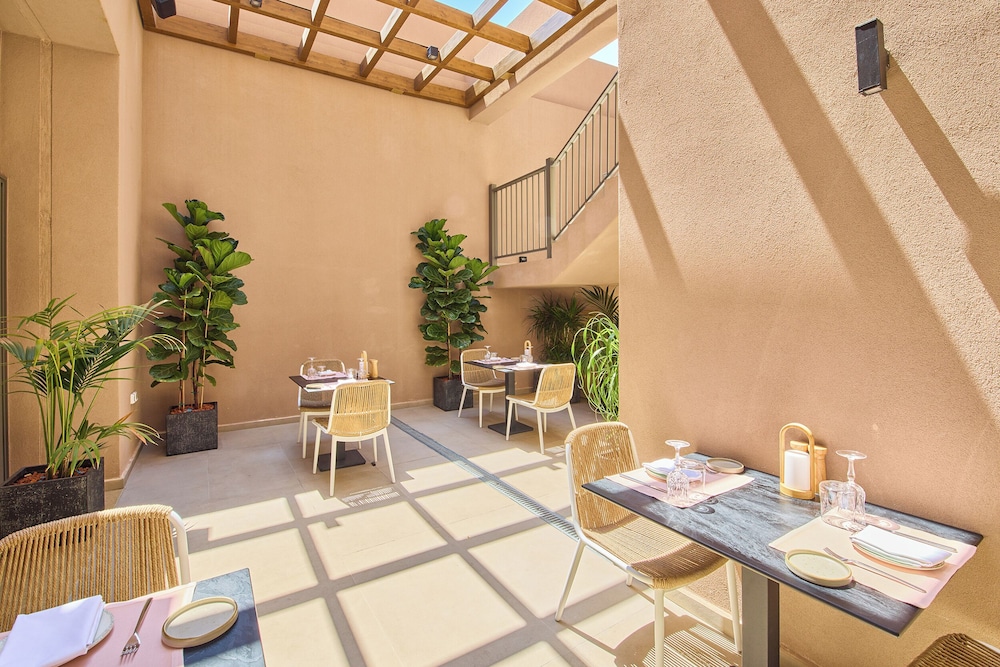 Paralos Venus Suites - Adults Only — Restaurant & bars in Hersonissos