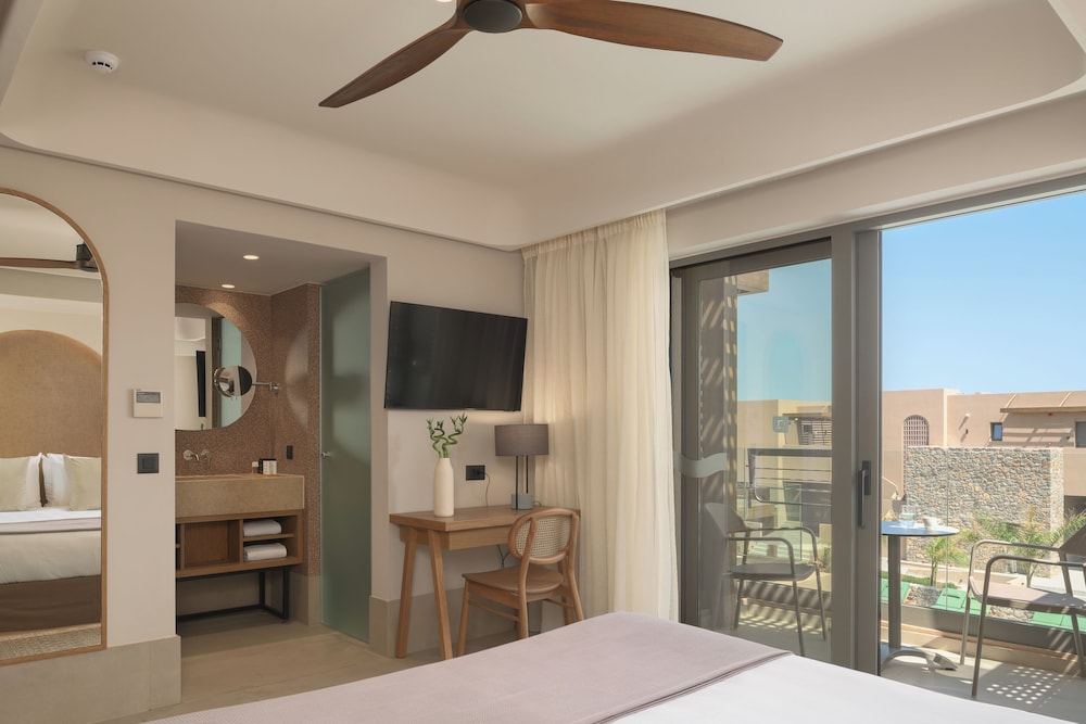 Paralos Venus Suites - Adults Only — Hotel rooms in Hersonissos